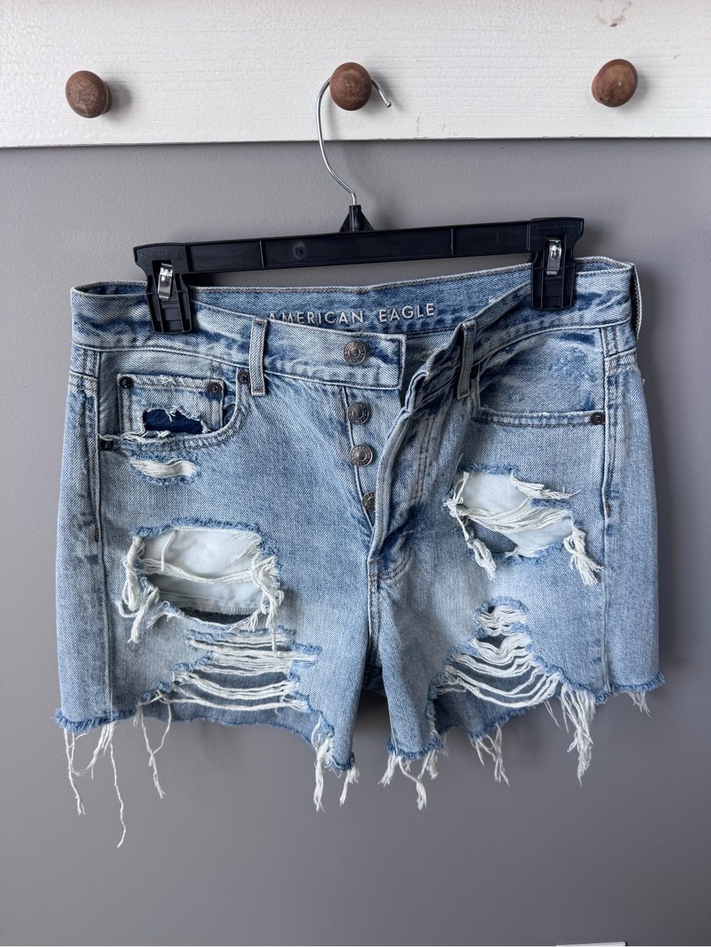 American Eagle Distressed 90s Boyfriend Denim Cutoff Shorts Light Wash